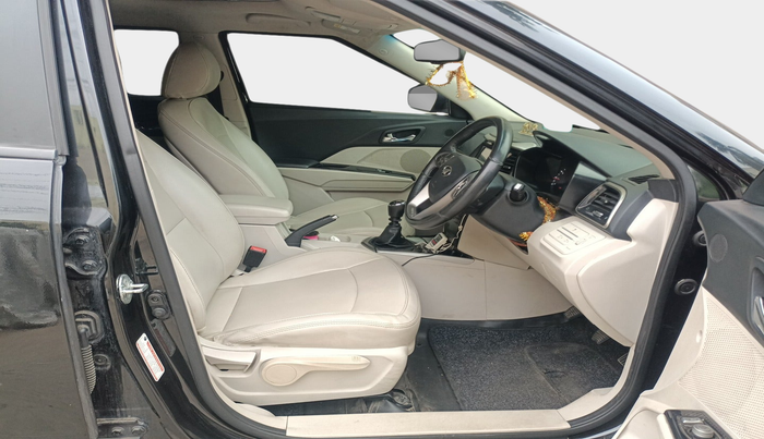2021 Mahindra XUV300 W8 (O) 1.2 PETROL, Petrol, Manual, 88,712 km, interior