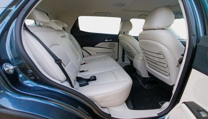 2023 Mahindra XUV300 W8 (O) 1.2 PETROL AMT, Petrol, Automatic, 67,461 km, interior