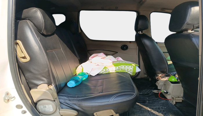 2015 Mahindra Xylo H4 BS IV, Diesel, Manual, 2,12,102 km, interior