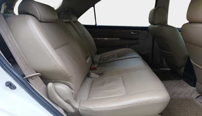 2014 Toyota Fortuner 3.0 4X2 MT, Diesel, Manual, 1,52,965 km, interior