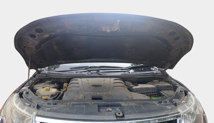2019 Mahindra XUV500 W9, Diesel, Manual, 1,99,377 km, exterior