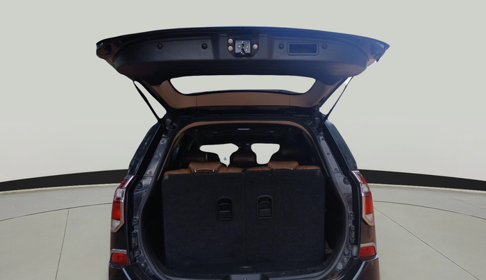 2019 Mahindra XUV500 W9, Diesel, Manual, 1,99,377 km, exterior
