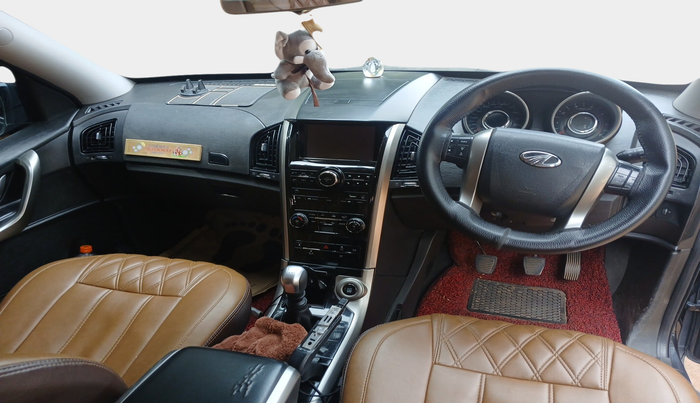 2019 Mahindra XUV500 W9, Diesel, Manual, 1,99,377 km, interior