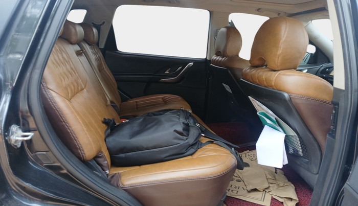 2019 Mahindra XUV500 W9, Diesel, Manual, 1,99,377 km, interior