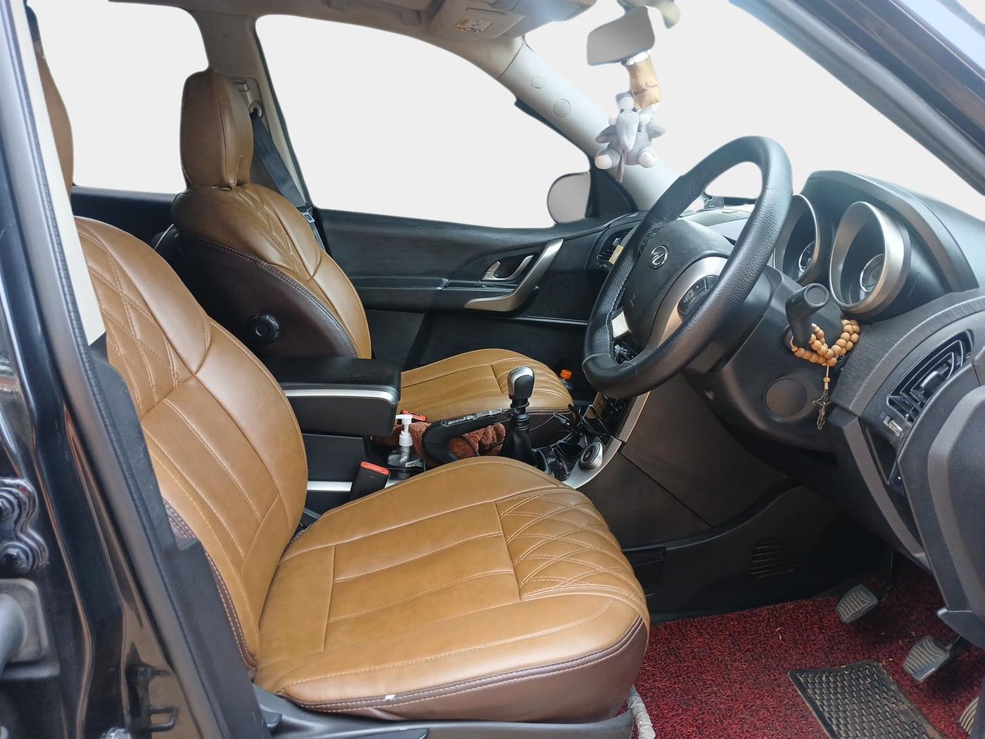 2019 Mahindra XUV500 W9, Diesel, Manual, 1,99,377 km, interior