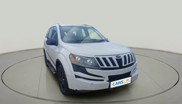 2015 Mahindra XUV500 W8, Diesel, Manual, 1,80,575 km, exterior