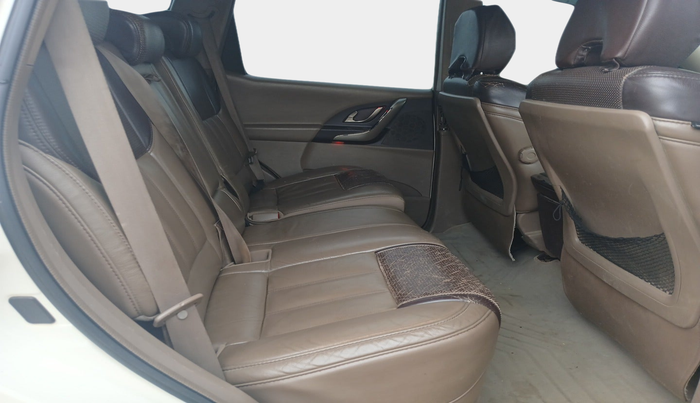 2015 Mahindra XUV500 W8, Diesel, Manual, 1,80,575 km, interior