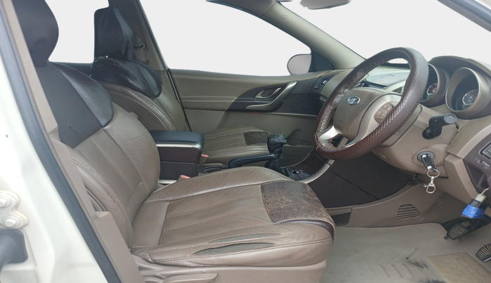 2015 Mahindra XUV500 W8, Diesel, Manual, 1,80,575 km, interior