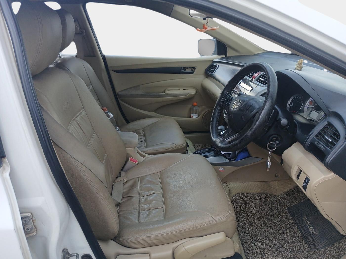 2013 Honda City 1.5L I-VTEC S AT, Petrol, Automatic, 1,08,145 km, interior