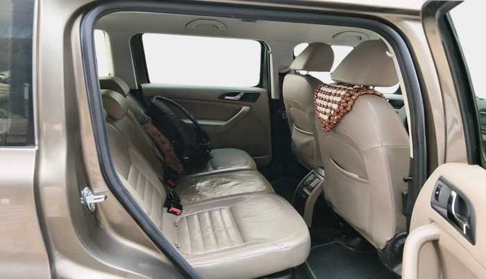 2012 Skoda Yeti AMBITION 2.0 TDI CR 4X2, Diesel, Manual, 1,26,876 km, interior