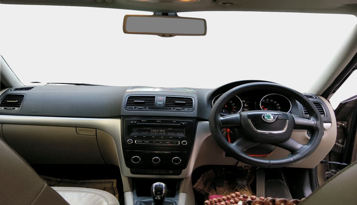 2012 Skoda Yeti AMBITION 2.0 TDI CR 4X2, Diesel, Manual, 1,26,876 km, interior