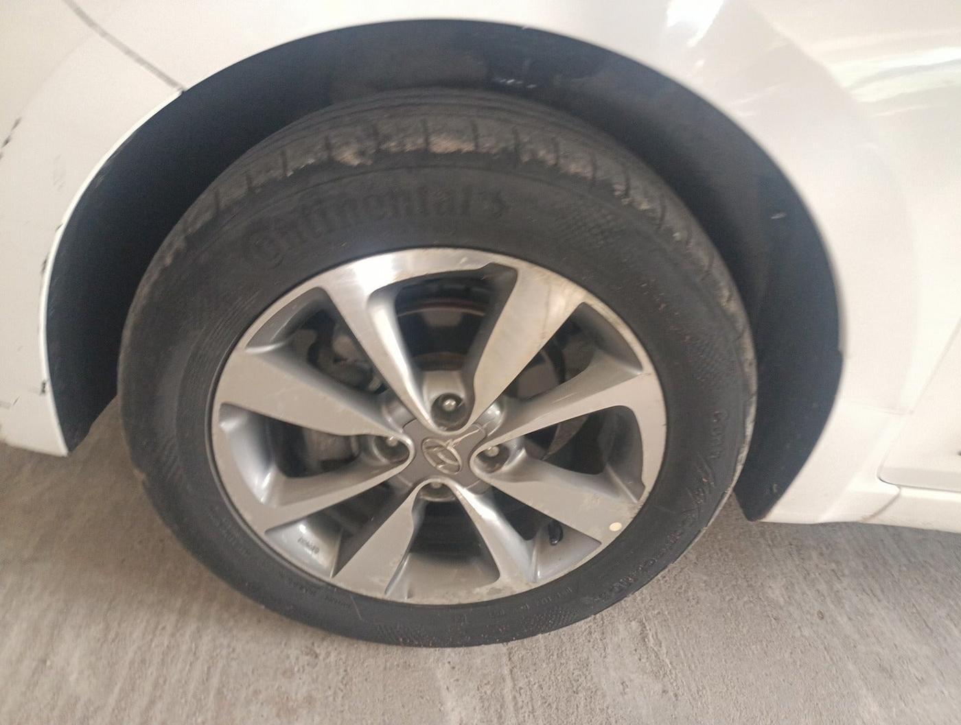 2017 Hyundai Elite i20 ASTA 1.4 CRDI (O), Diesel, Manual, 73,159 km, tyre