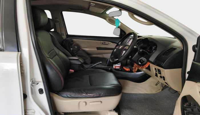 2014 Toyota Fortuner 3.0 4X2 AT, Diesel, Automatic, 2,32,708 km, interior