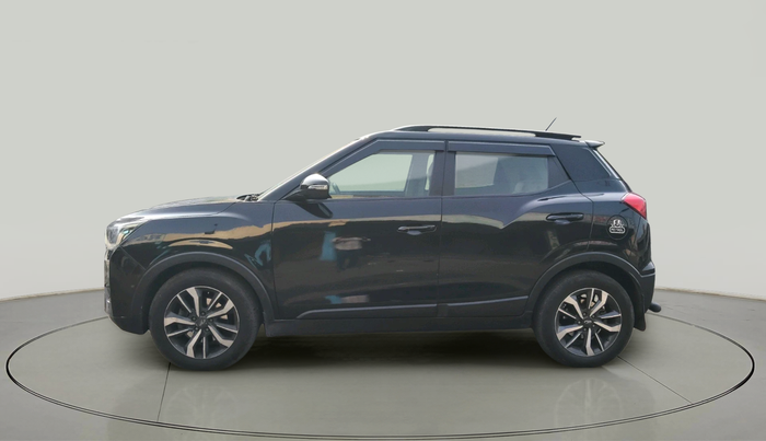 2021 Mahindra XUV300 W8 (O) 1.2 PETROL, Petrol, Manual, 98,306 km, exterior