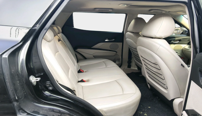 2021 Mahindra XUV300 W8 (O) 1.2 PETROL, Petrol, Manual, 98,306 km, interior