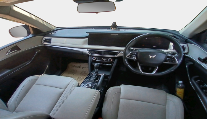 2022 Mahindra XUV700 AX 7 D AT 7 STR, Diesel, Automatic, 82,030 km, interior