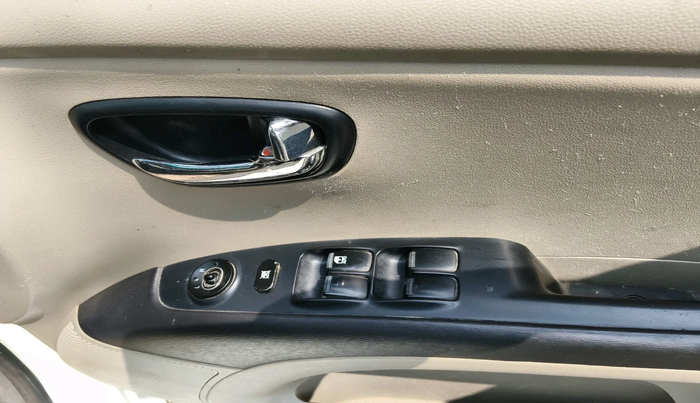 2012 Hyundai i10 MAGNA 1.2, Petrol, Manual, 78,001 km, interior