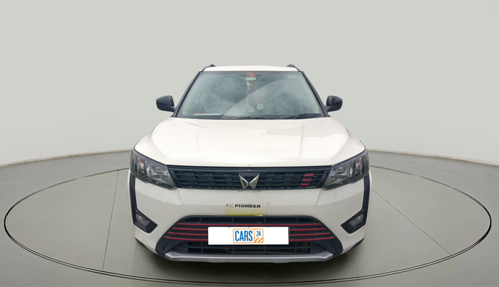 2023 Mahindra XUV300 W6 1.2 PETROL, Petrol, Manual, 16,677 km, exterior