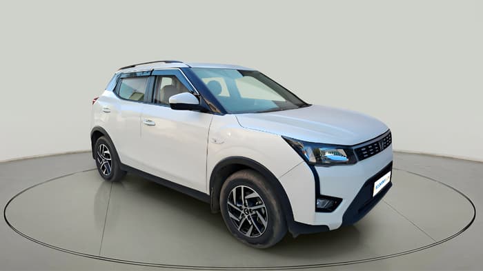 2023 Mahindra XUV300 W6 1.2 PETROL, Petrol, Manual, 17,500 km, exterior