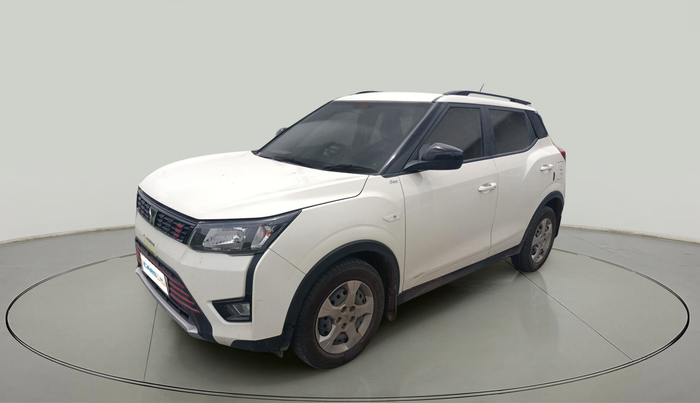 2023 Mahindra XUV300 W6 1.2 PETROL, Petrol, Manual, 16,677 km, exterior