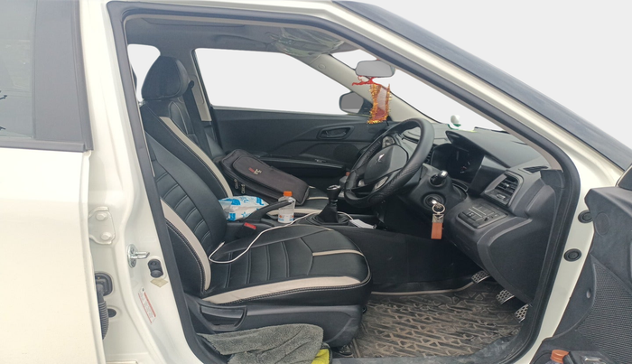 2023 Mahindra XUV300 W6 1.2 PETROL, Petrol, Manual, 16,677 km, interior