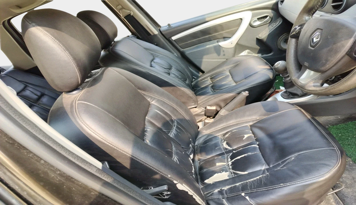 2015 Renault Duster 110 PS RXZ 4X4 MT DIESEL, Diesel, Manual, 1,45,997 km, interior