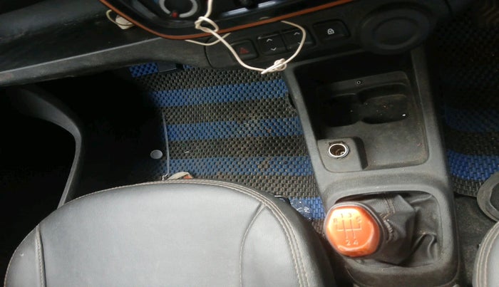 2017 Renault Kwid CLIMBER 1.0, Petrol, Manual, 74,552 km, interior