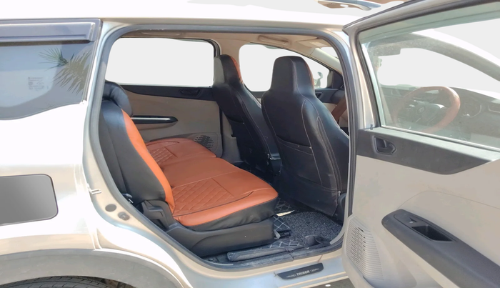 2019 Renault TRIBER RXT, Petrol, Manual, 65,614 km, interior