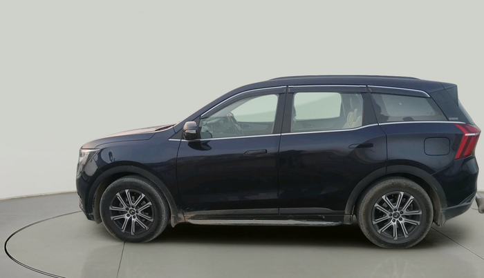 2022 Mahindra XUV700 AX 7 LUXURY D AWD AT 7 STR, Diesel, Automatic, 39,739 km, exterior