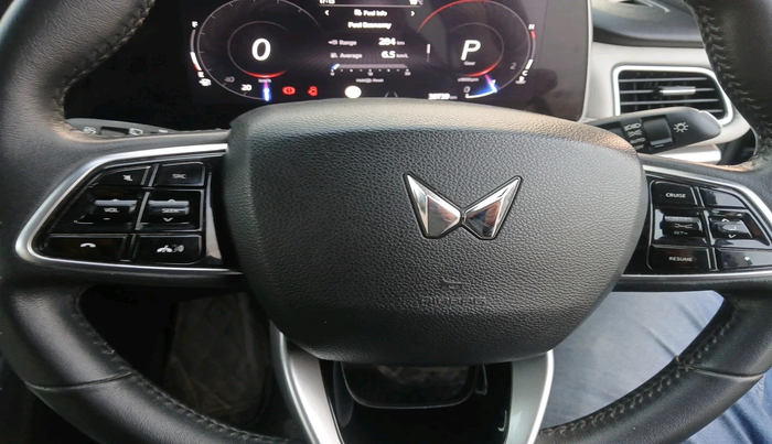 2022 Mahindra XUV700 AX 7 LUXURY D AWD AT 7 STR, Diesel, Automatic, 39,739 km, interior