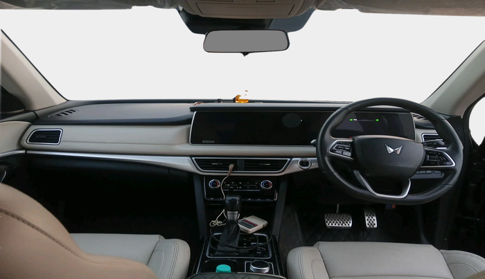 2022 Mahindra XUV700 AX 7 LUXURY D AWD AT 7 STR, Diesel, Automatic, 39,739 km, interior