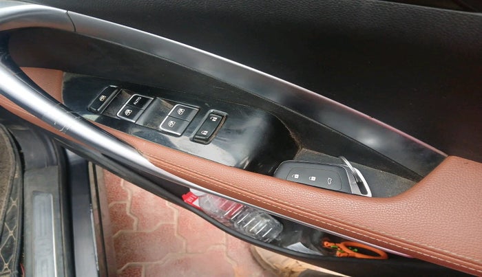 2021 MG HECTOR PLUS SHARP 1.5 PETROL TURBO CVT 6-STR, Petrol, Automatic, 1,30,780 km, interior