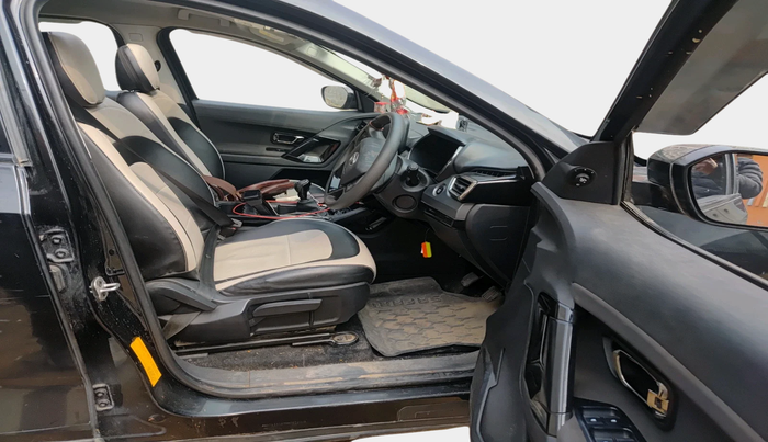 2022 Tata Safari XT PLUS DARK EDITION, Diesel, Manual, 65,000 km, interior