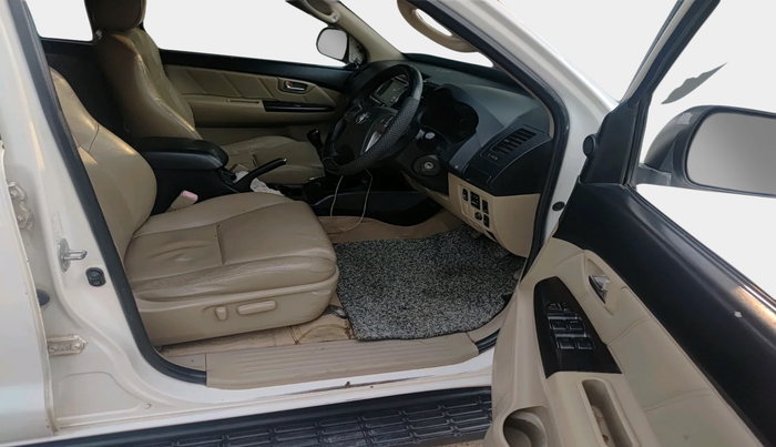 2015 Toyota Fortuner 3.0 4X2 MT, Diesel, Manual, 1,06,578 km, interior