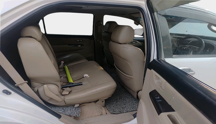 2015 Toyota Fortuner 3.0 4X2 MT, Diesel, Manual, 1,06,578 km, interior