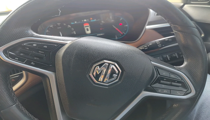 2021 MG HECTOR PLUS SHARP 2.0 DIESEL TURBO MT 6-STR DUAL TONE, Diesel, Manual, 1,44,046 km, interior