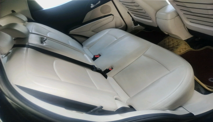 2019 Mahindra XUV300 W8 (O) 1.2 PETROL, Petrol, Manual, 36,203 km, interior