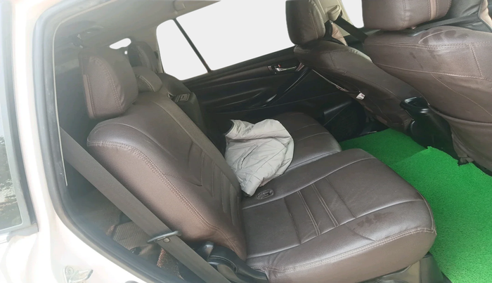 2022 Toyota Innova Crysta 2.4 G 8 STR, Diesel, Manual, 98,413 km, interior