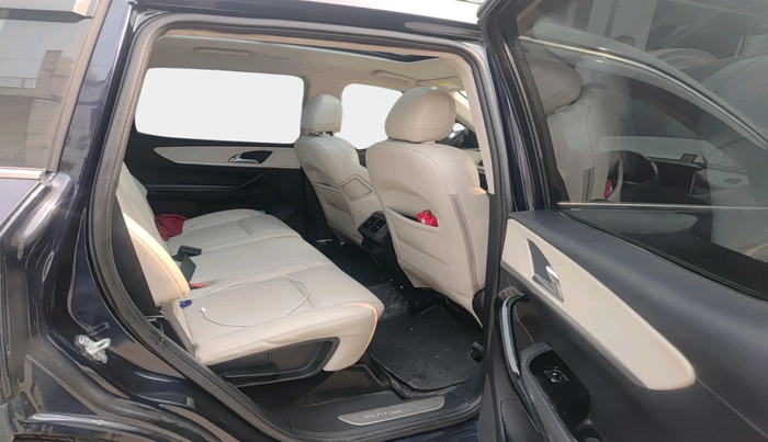 2024 Mahindra XUV700 AX 7 D MT 7 STR, Diesel, Manual, 45,010 km, interior