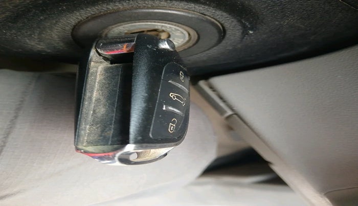 2016 Mahindra Kuv100 K2 6 STR, Petrol, Manual, 89,508 km, interior