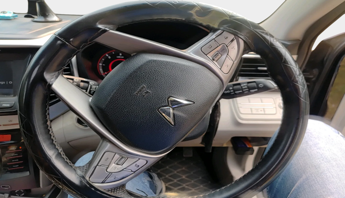 2023 Mahindra XUV300 W8 1.5 DIESEL, Diesel, Manual, 26,363 km, interior