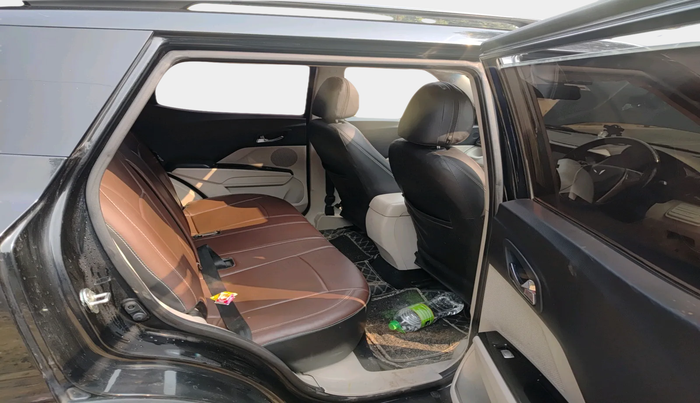 2023 Mahindra XUV300 W8 1.5 DIESEL, Diesel, Manual, 26,363 km, interior