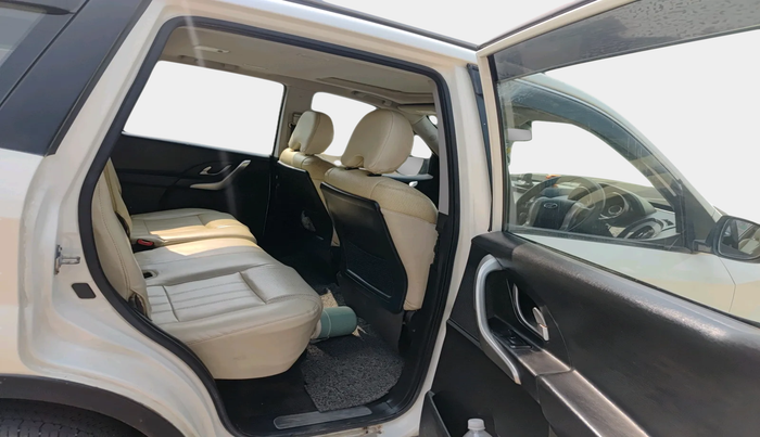 2019 Mahindra XUV500 W9, Diesel, Manual, 1,10,737 km, interior