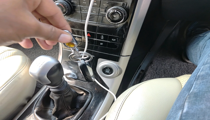 2019 Mahindra XUV500 W9, Diesel, Manual, 1,10,737 km, interior