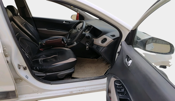 2016 Hyundai Xcent S 1.2, Petrol, Manual, 70,810 km, interior