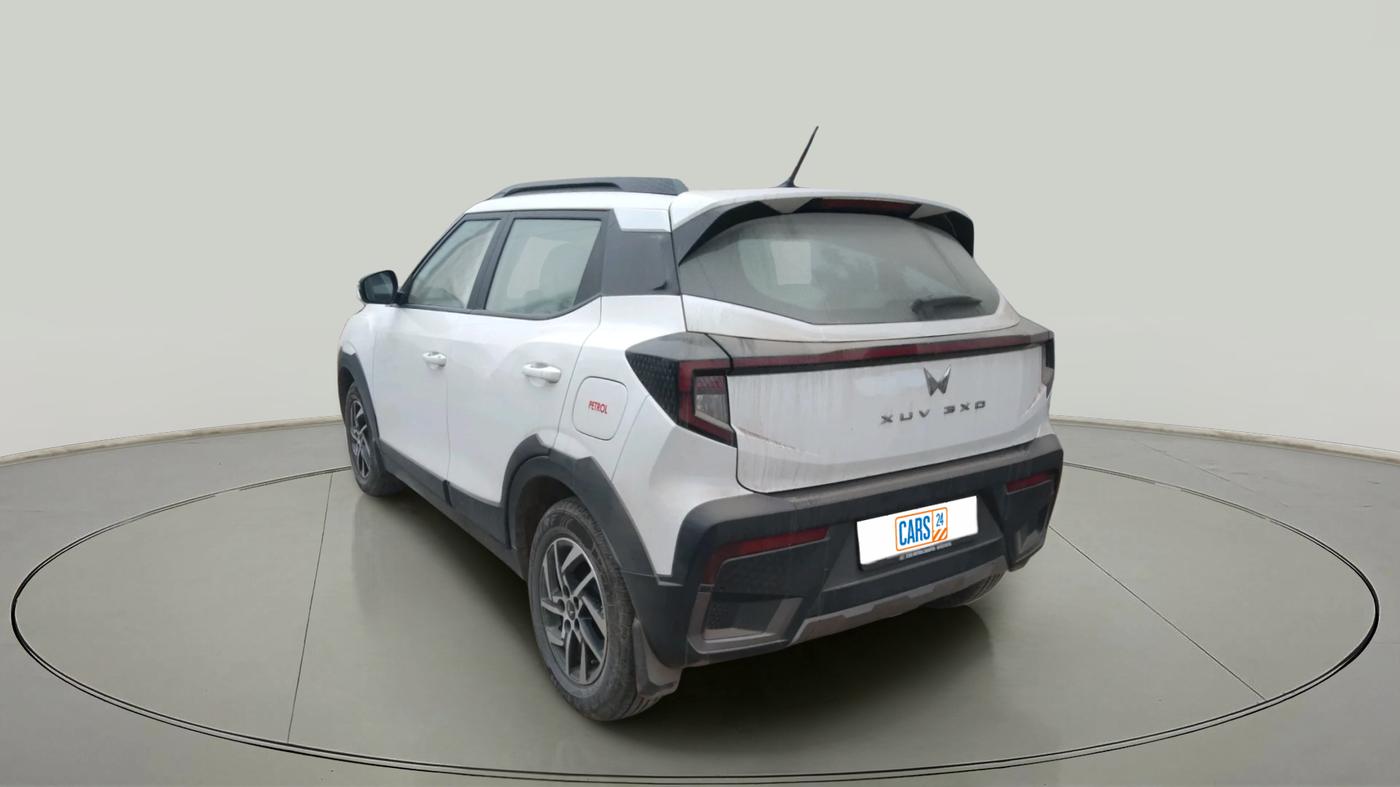 2024 Mahindra XUV 3XO AX5 1.2 L TCMPFI AT, Petrol, Automatic, 17,454 km, exterior