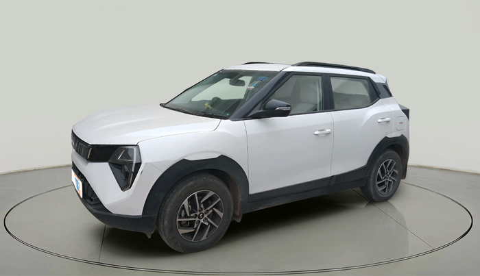 2024 Mahindra XUV 3XO AX5 1.2 L TCMPFI AT, Petrol, Automatic, 17,454 km, exterior