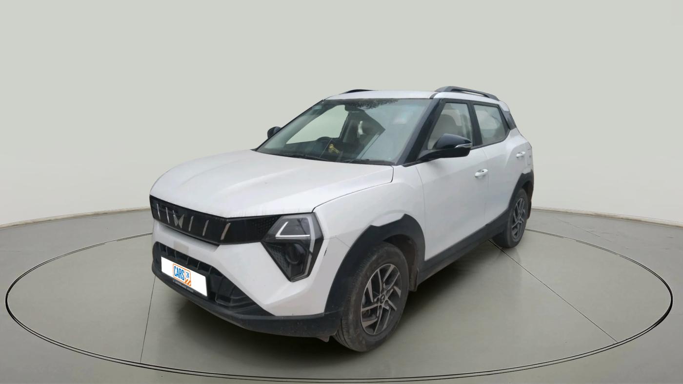 2024 Mahindra XUV 3XO AX5 1.2 L TCMPFI AT, Petrol, Automatic, 17,454 km, exterior