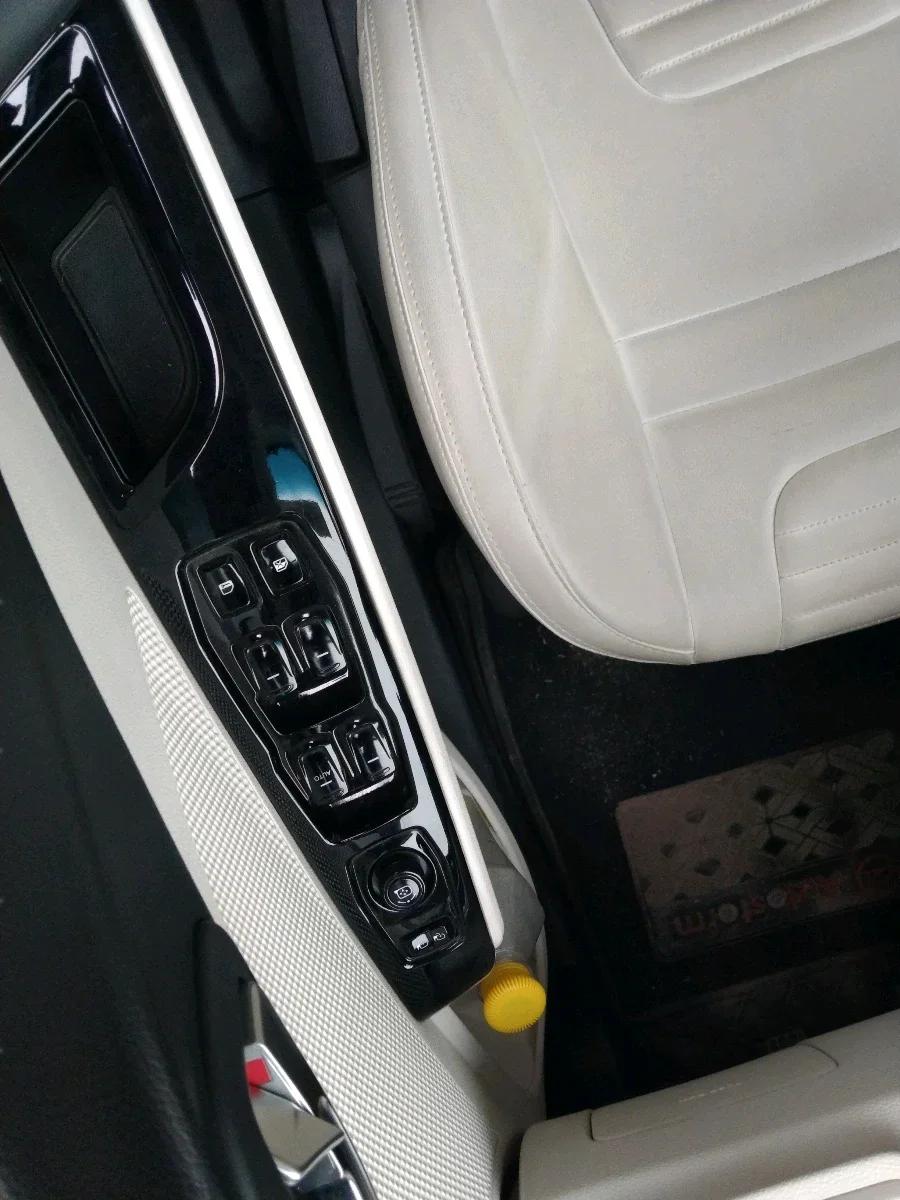 2024 Mahindra XUV 3XO AX5 1.2 L TCMPFI AT, Petrol, Automatic, 17,454 km, interior