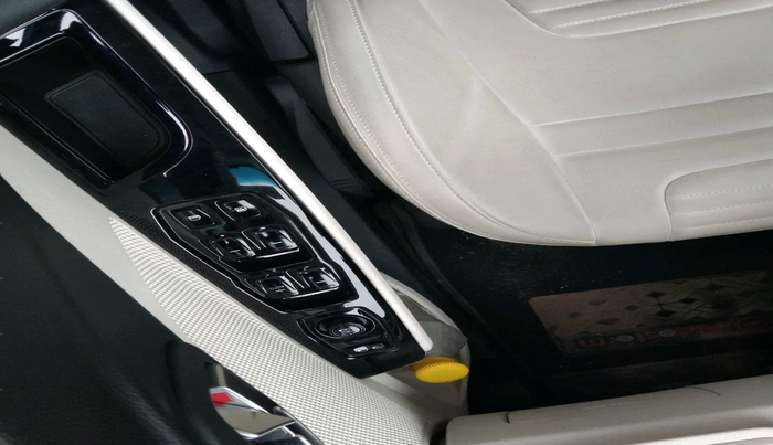 2024 Mahindra XUV 3XO AX5 1.2 L TCMPFI AT, Petrol, Automatic, 17,454 km, interior